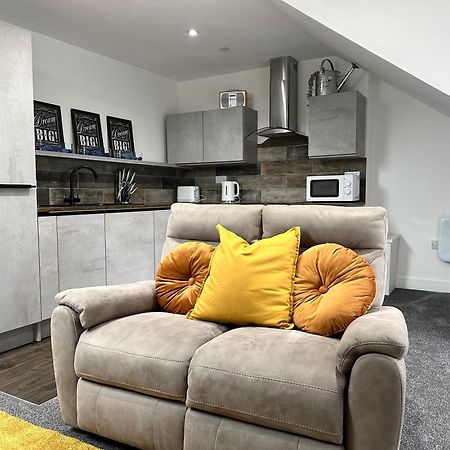 Vibrant Apartments Close To City Centre Cardiff Exterior photo