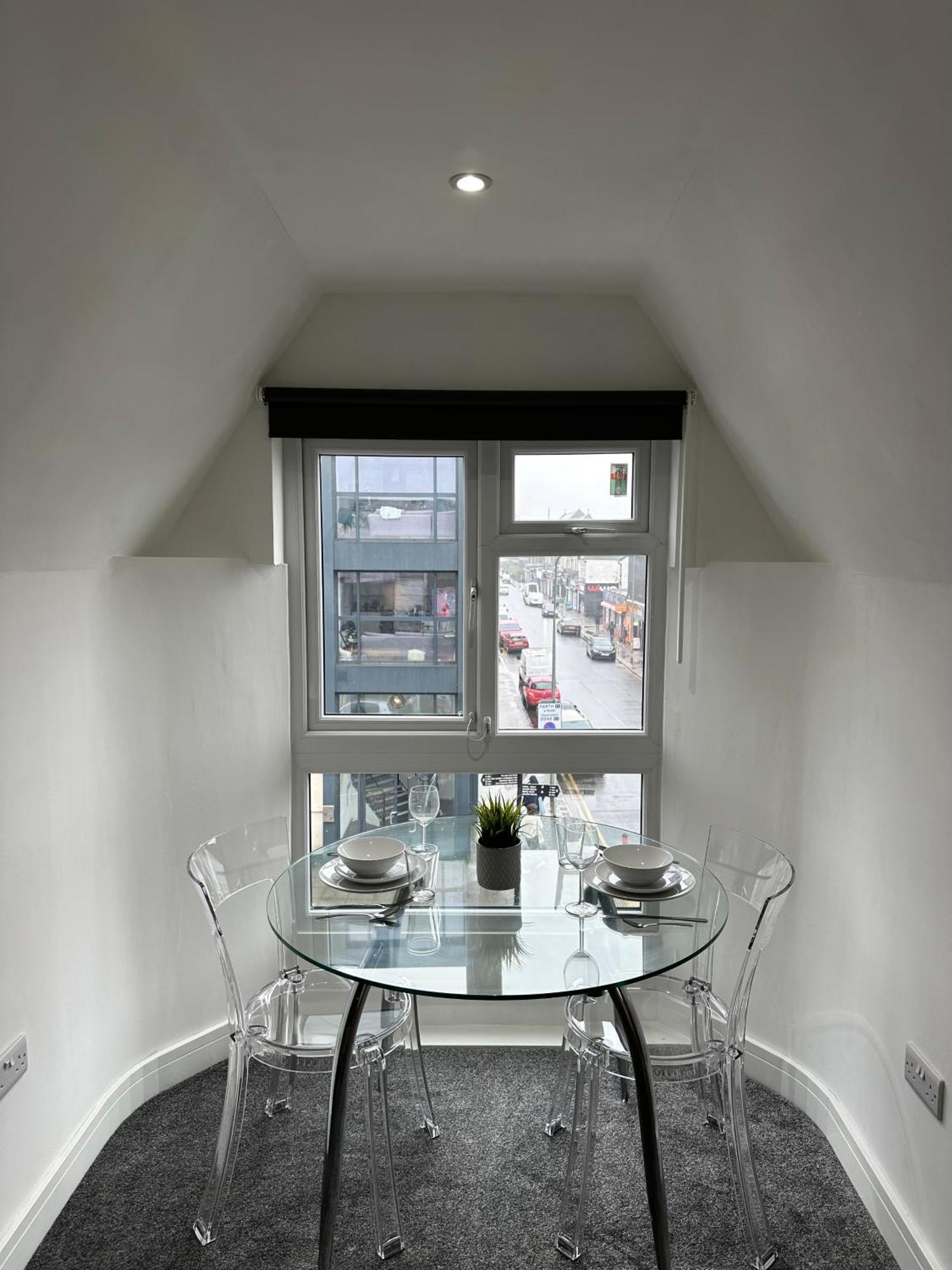 Vibrant Apartments Close To City Centre Cardiff Exterior photo