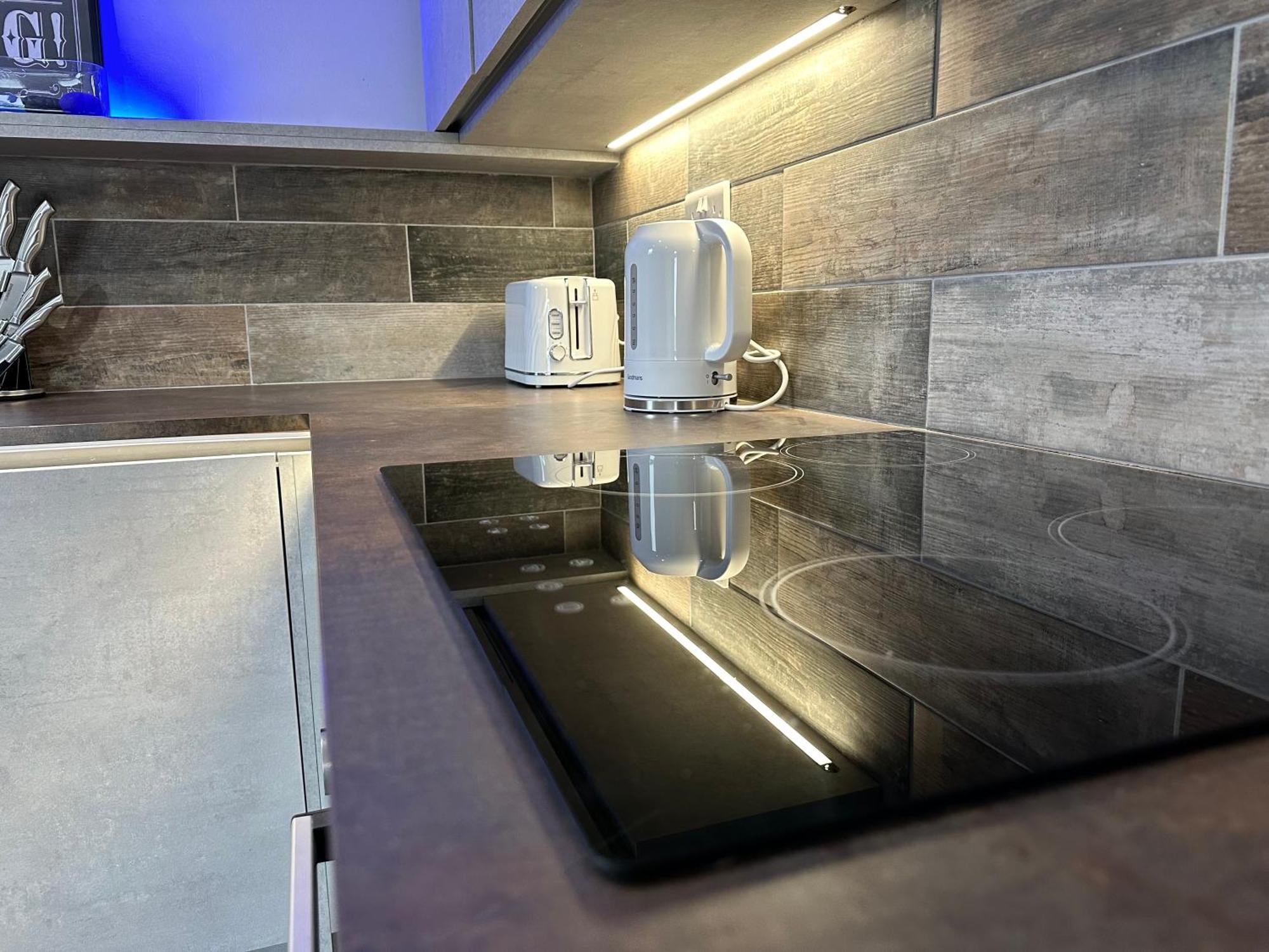Vibrant Apartments Close To City Centre Cardiff Exterior photo
