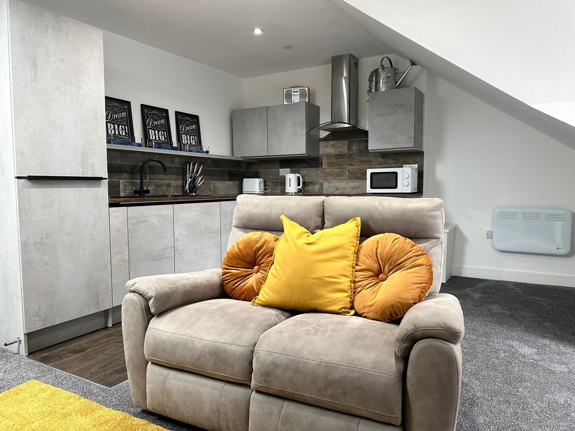 Vibrant Apartments Close To City Centre Cardiff Exterior photo