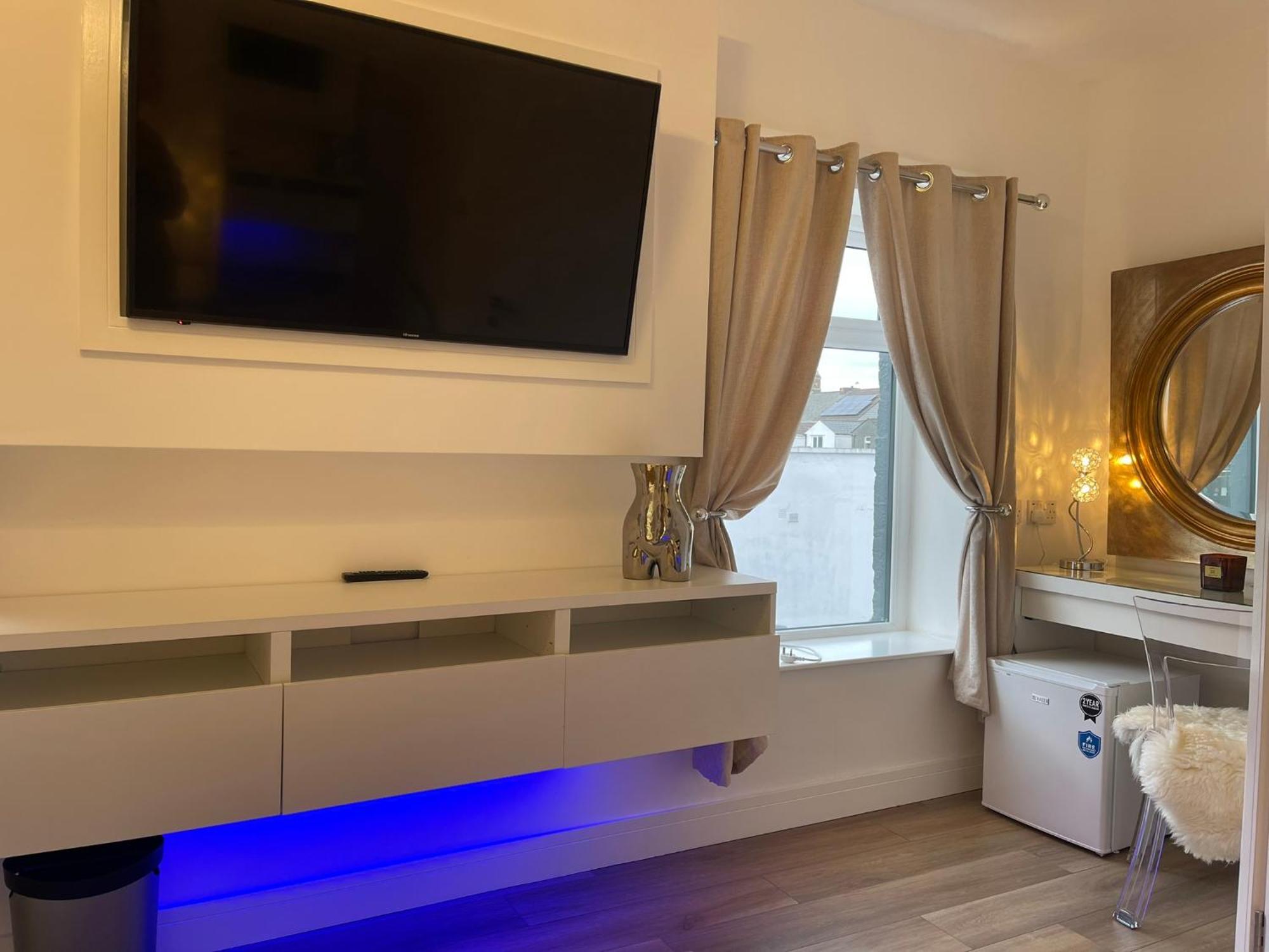 Vibrant Apartments Close To City Centre Cardiff Exterior photo